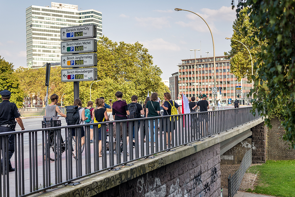 Algorhythmus Marsch vom Schulterblatt zum Westwerk. Fotos © Daniel Nide