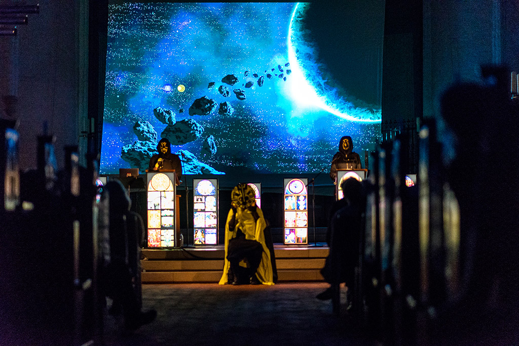 Performance in der Hauptkirche St.Katharinen. Foto © Daniel Nide