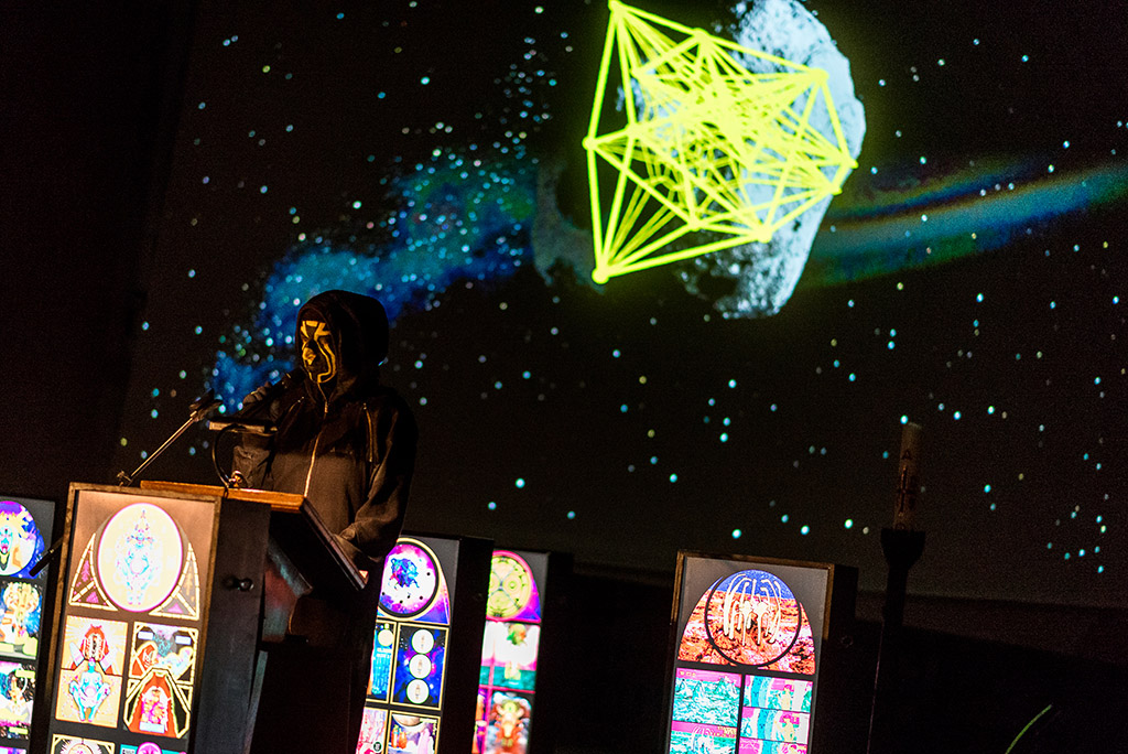 Performance in der Hauptkirche St. Katharinen. Foto © Daniel Nide