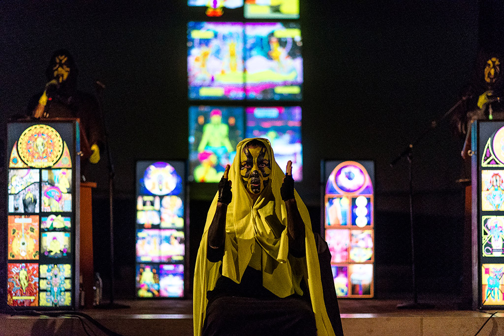 Performance in der Hauptkirche St. Katharinen. Foto © Daniel Nide