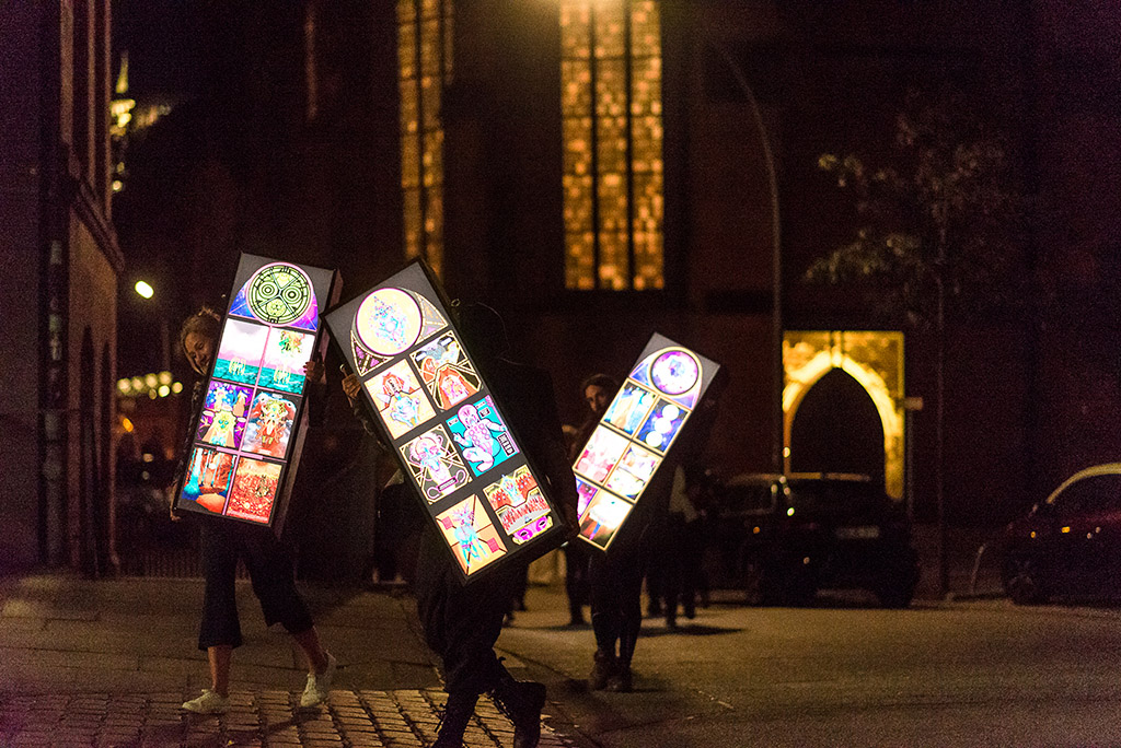 Performance in der Hauptkirche St. Katharinen. Foto © Daniel Nide