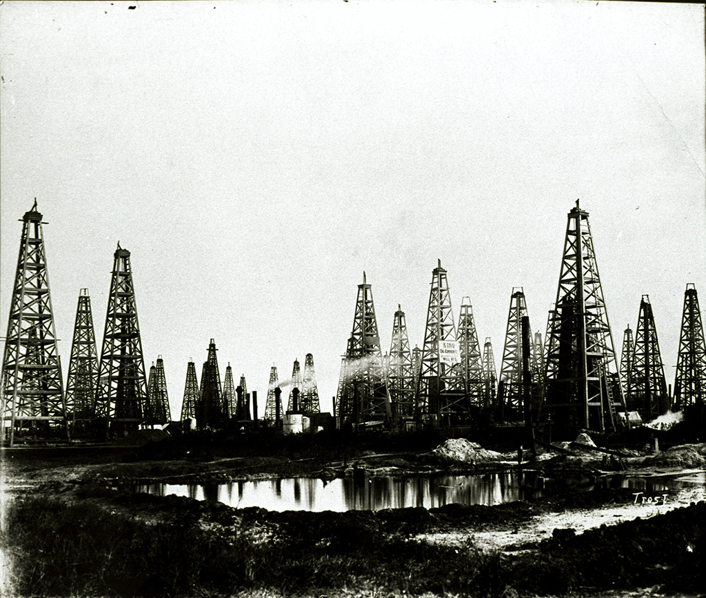 Die Oil City in Spindletop, Texas, 1903, nachdem dort 1901 ein großes Ölfeld entdeckt wurde © Tyrell Historical Library (Beaumont, Texas) the Gilbert Papers, MS 159