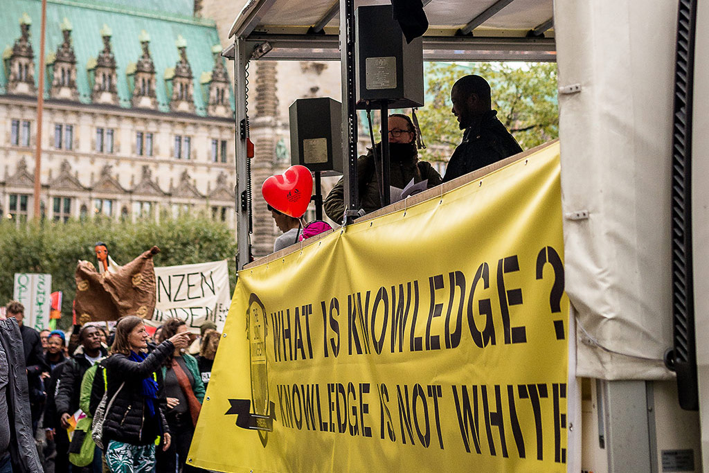 We’ll Come United-Parade mit TSU-Lkw beim Rathaus in Hamburg © Daniel Nide